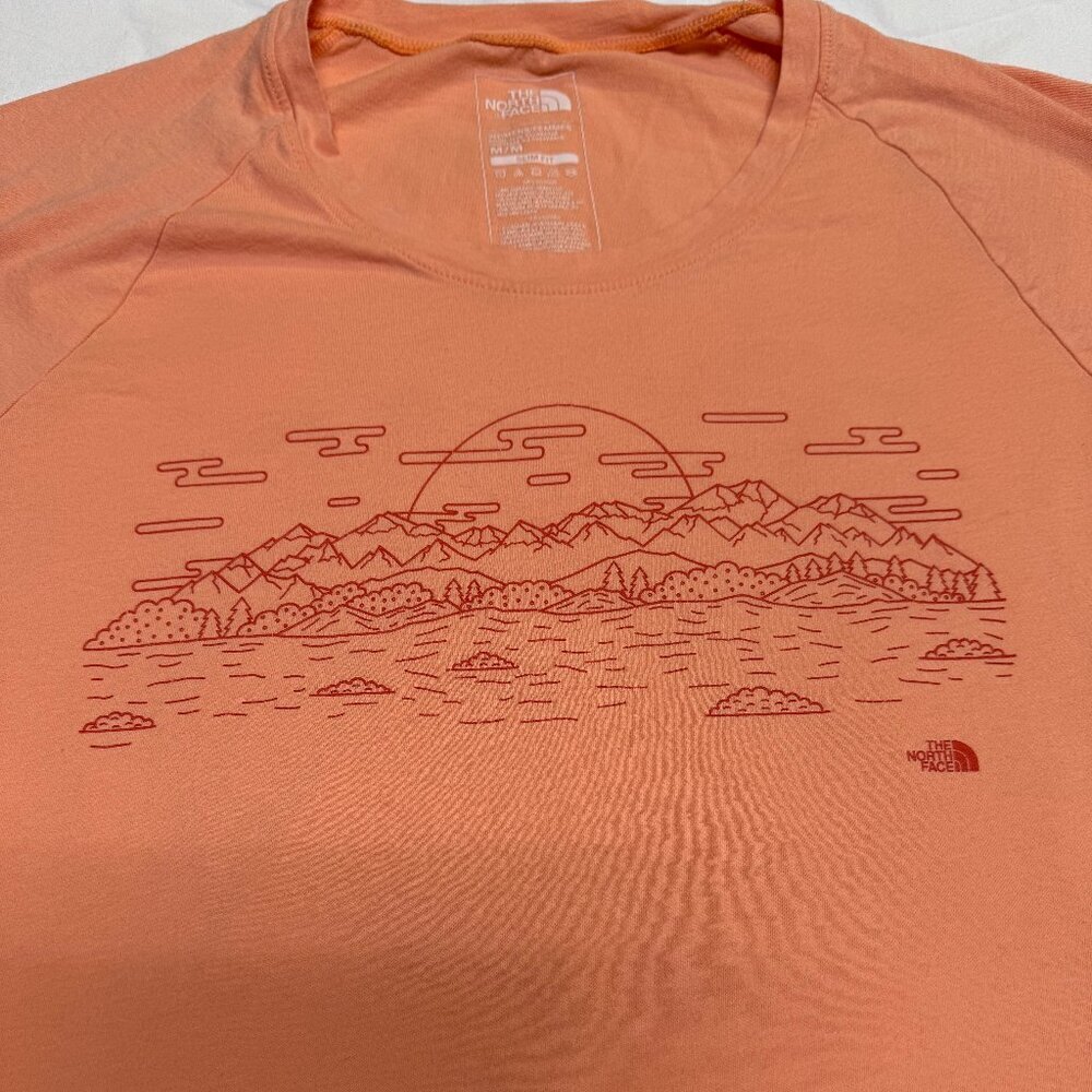 The North Face Women's Slim Fit T-Shirt M Orange Mountain Graphic EUC - Picture 5 of 9